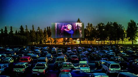 These Drive In Movie Theaters Are Pure Summer Nostalgia Drive In