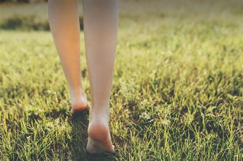 Barefooting Camminare A Piedi Nudi Fa Bene