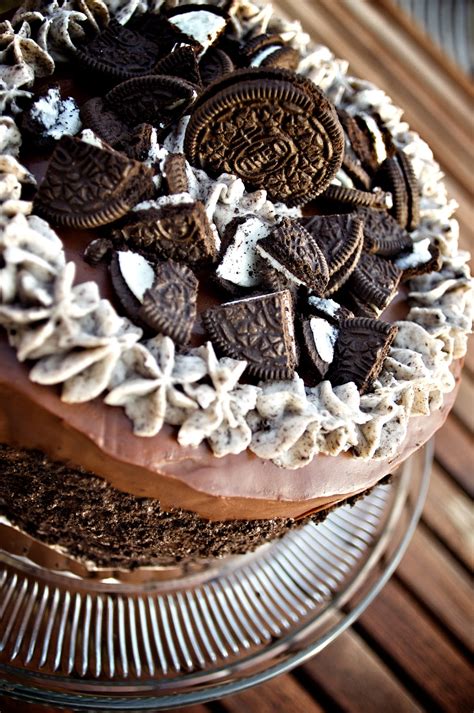 A decadent chocolate cake recipe frosted with oreo buttercream for the perfect cookies and cream cake. be confectionate: Oreo Cake: the Recipe