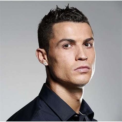 Besuchen sie diese site für details: Cristiano Ronaldo Frisur Geschichte | Ronaldo, Cristiano ...