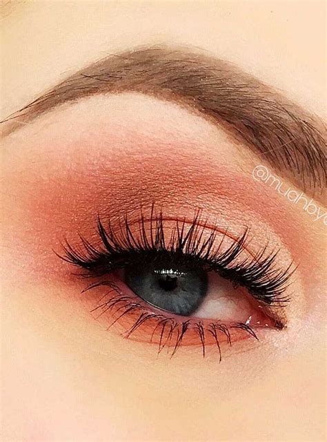 Simple And Colorful Eye Makeup Ideas For Blue Eyes Womens Ideas