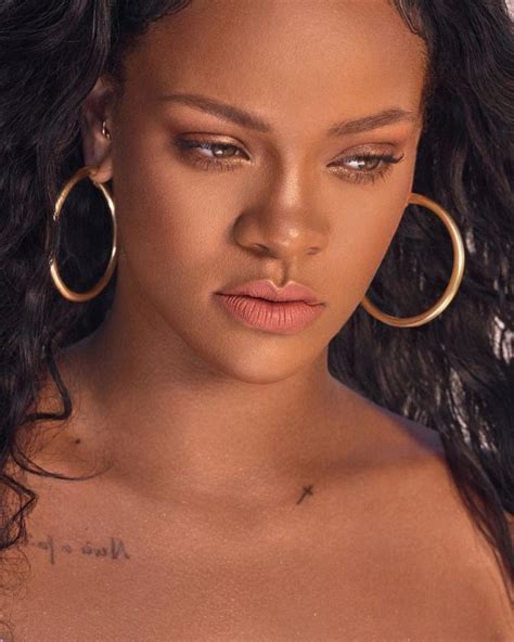Rihanna Fenty Beauty Body Lava Luminizer Highlighter Fairy Bomb Glitter