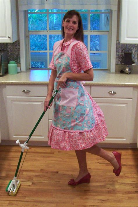 Retro Apron Mopping The Kitchen In My Retrorevival Apron Kleider Shop Elegantes Outfit