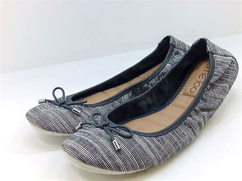 Me Too Womens Halle Fabric Closed Toe Ballet Flats Greywhite Linen