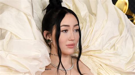 Who Is Noah Cyrus Dating Celebrity Relations