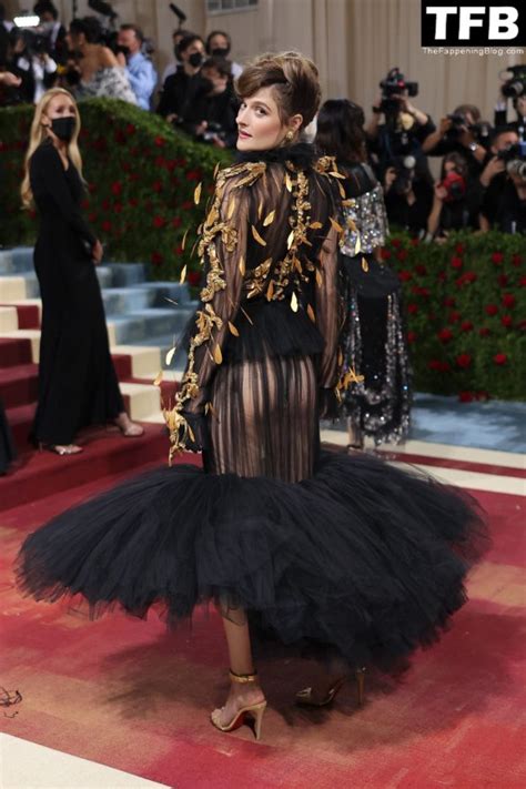 Louisa Jacobson Flashes Her Nude Tits At The 2022 Met Gala In Nyc 22