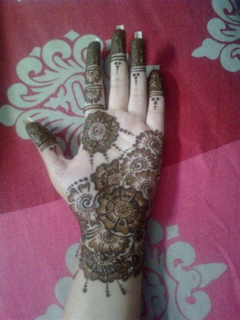 Care to see hundreds of sets on one site. Simple and Beautiful Mehndi Designs | Simple Mehndi Designs by Ayesha Akram - She9 | Change the ...