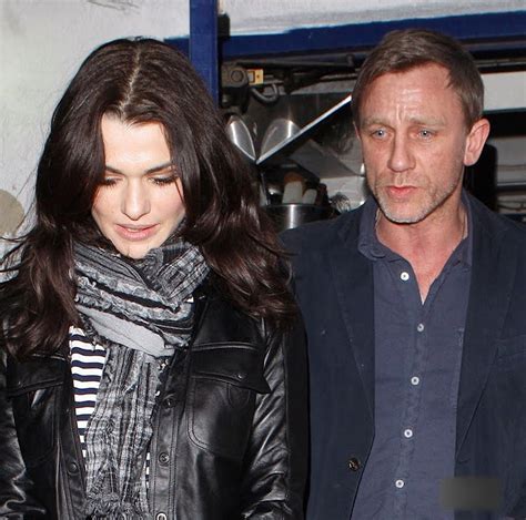 Witnesses tell us in the weeks leading up to the wedding, the smitten pair were acting like newlyweds. Potins Peoples: Daniel Craig et Rachel Weisz ensemble ...