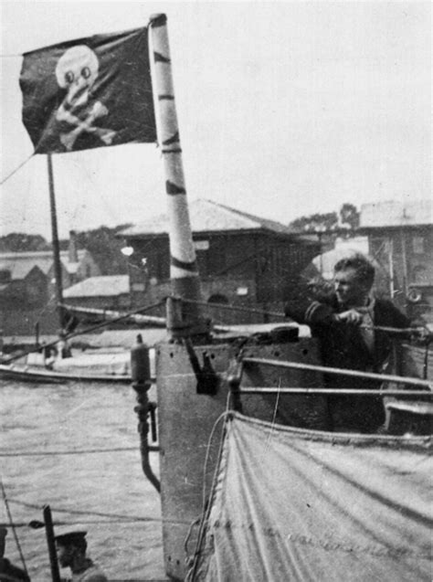 Hm Submarine H5 The Submarine Cover Up In Caernarfon Bay 2 March 1918