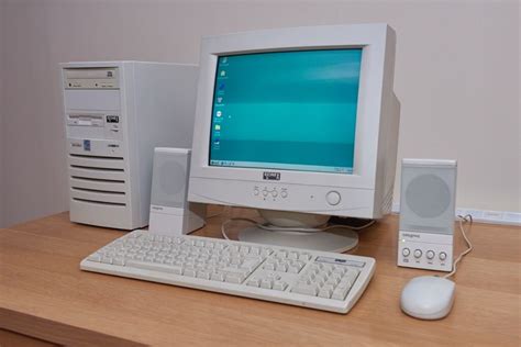 Vintage Windows 98 Pc Tower And Monitor Inc Speakers Mouse And