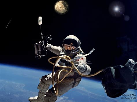 Walking In Space 1600x1200 Astronauts Spacewalk Orbit Space Nasa