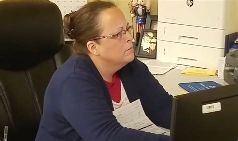former kentucky clerk kim davis ordered to pay 100 000 to gay couple over refusing to sign