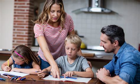 Parents helping the kids with their homework | Oxford Learning