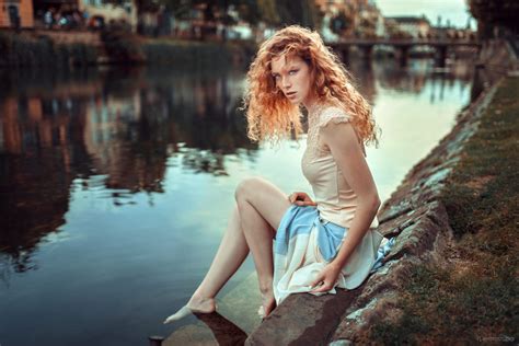 Fondos de pantalla mujer pelirrojo piernas río agua pelo largo