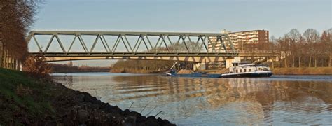 Simply Supported Warren Truss Bridges From Around The World Structurae