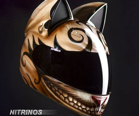 It even comes with cat ears to make the graphics more realistic. Cat Motorcycle Helmets are Pawesome