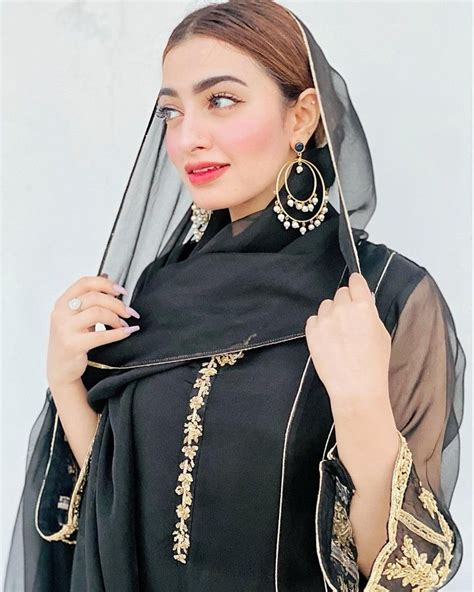 Pin By 𝙈𝙤𝙧𝙣𝙞𝙣𝙜 𝙎𝙩𝙖𝙧シ︎ On Nawal Saeed Pakistani Wedding Outfits