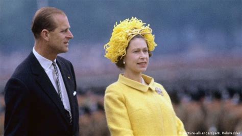 دیداری از کمد لباس ملکه الیزابت دوم همه مطالب مدیا سنتر Dw 21042016