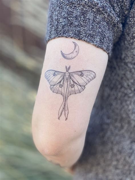 Luna Moth Temporary Tattoo Black Line Tattoo Winged Insect Bug