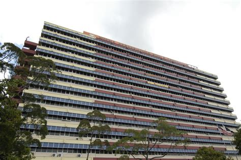 Ketika itu, terdapat 5 jentera berat di bangunan setinggi 6 tingkat berkenaan. Bangunan Persekutuan Petaling Jaya