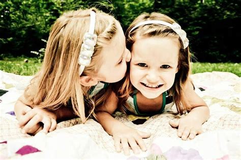 Sisters Photography Pose ♥♥♥ Sister Photography Sisters Photography Poses Photography Poses