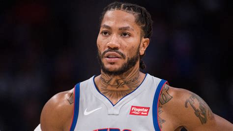 Derrick rose, reigning nba mvp, is going to be out for the rest of the bulls postseason after suffering a torn acl late in the game today. NBA - Derrick Rose stoppé en plein élan