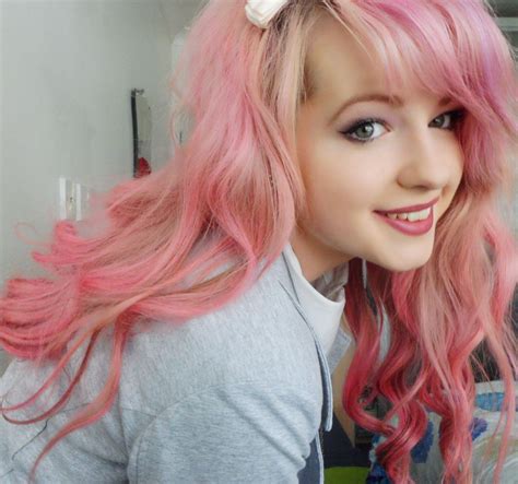 Pretty Pink Hair Teenage Hairstyles Pink Hair Scene Hair