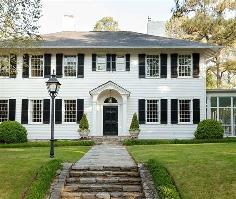 Colonial Style Houses With Enduring Charm In Colonial Style