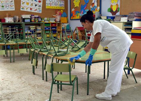 Limpieza Colegios Personal De Limpieza Centro Escolar Cleaning Schools Cleaning Staff School