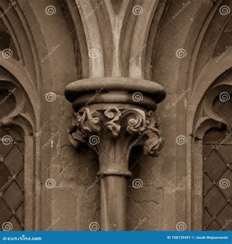Gothic Column And Ceiling Stock Photography 9054518