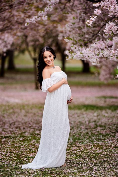 Maternity Photo With Cherry Blossoms Newark Nj Couple Maternity Poses Couple Pregnancy