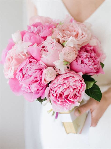 Common Wedding Flowers Types Types Of Wedding Flowers By Colour