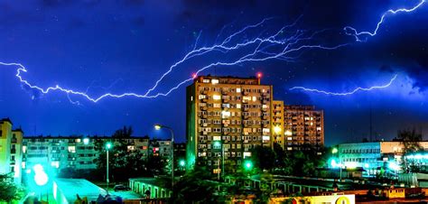 Na mapie zaznaczono miejsca zarejestrowanych wyładowań atmosferycznych z ostatnich dwóch godzin. Gdzie jest burza? Radar burzowy online [MAPA BURZOWA ...