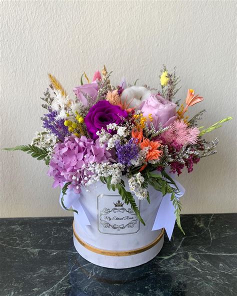 Lilac Preserved Flowers In Medium Bloom Box