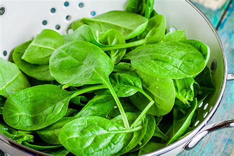 5 Nutrition Benefits Your Senior Can Get From Eating Spinach Adara