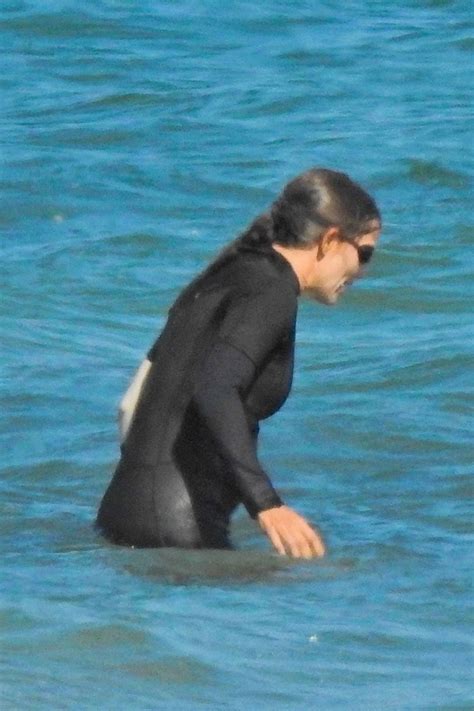 Jennifer Garner Slips Into A Wet Suit For A Swim In Malibu Gotceleb