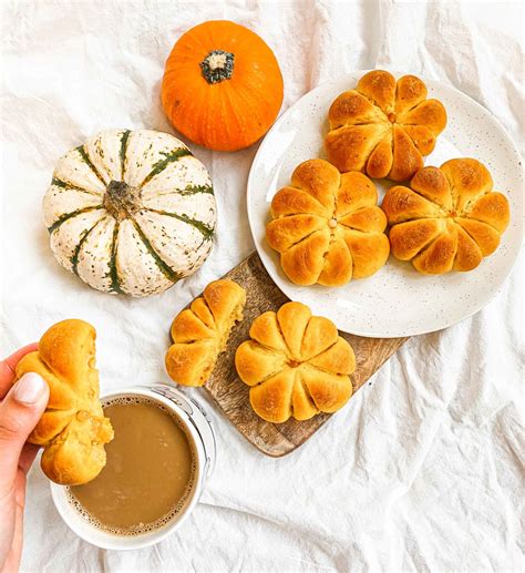 Pumpkin Shaped Bread Rolls Recipe
