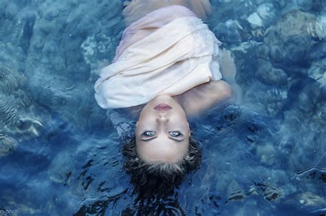 Alessandro Di Cicco Water Top View Blue Eyes Face Women