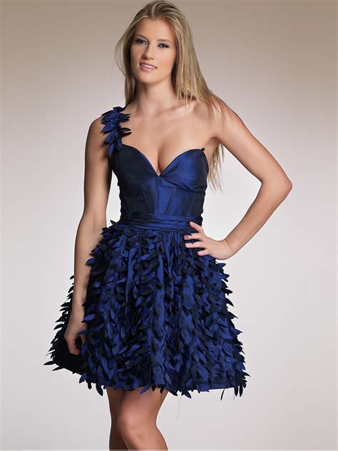 Cute Short Hairstyles Are Classic Blue Prom Dresses Are In Fashion