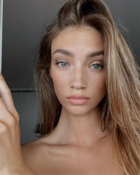 Lorena Rae Pretty Face On Hot Selfie 9 Photos Fappening Time