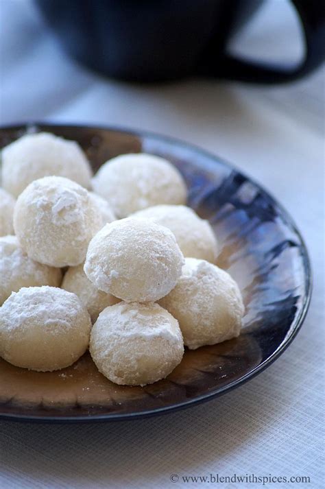 Adapted from the recipe for old fashioned sugar cookies, huntsville heritage cookbook, 1967, the junior league of huntsville, al, lowry. Classic Snowball Cookies Recipe - The BEST Mexican Wedding ...