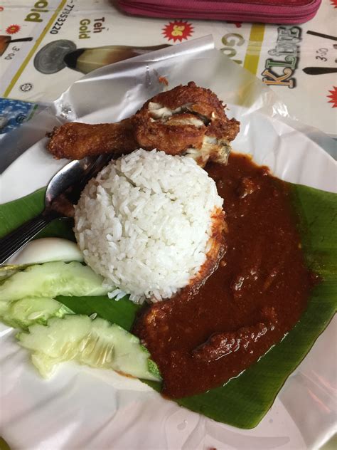 Perhaps the choicest words were reserved for the malaysian who dreamed up a rather unusual variation and dared share it on twitter. Nasi Lemak Ayam Goreng Crunchy | Nasi lemak, Food, Tasty