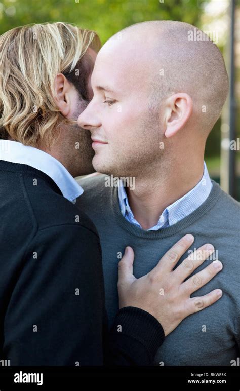 Zwei liebende schwule Männer Stockfoto Bild Alamy
