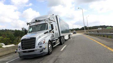 Daimler Trucks bringt ersten hochautomatisierten Lkw auf Straße