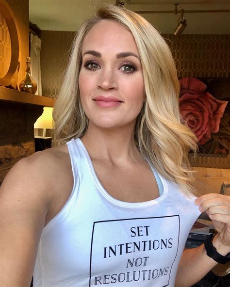 Carrie Underwood Flaunts Mind Blowing Workout Body In Spandex To