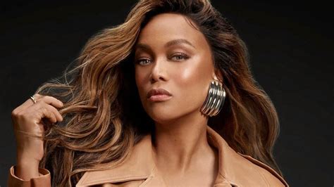 Tyra Banks Honors Photographer Laretta Houston Who Photographed Her For Sports Illustrated