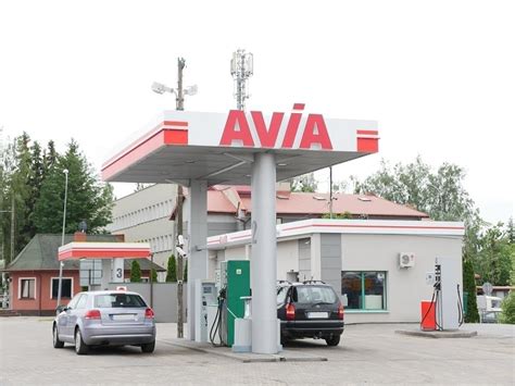 Bmw wjechało w stację paliw. Pierwsza stacja paliw AVIA w Polsce już otwarta - UNIMOT S.A