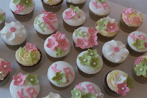 Hen Garden Party Cupcakes Decorated Cake By Cherry Cakesdecor