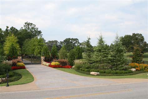 Landscaping Ideas For Driveway Entrance Image To U