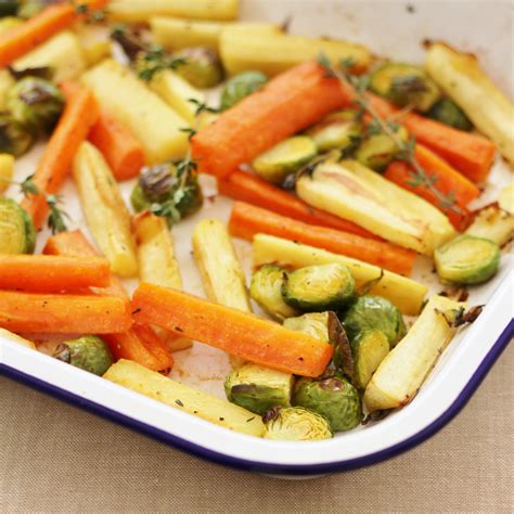 Christmas is fast approaching, the supermarkets are already so to give your christmas vegetables a bit of a twist and a sparkle this year, we've come up with our 5. Easy Christmas Vegetable Traybake - Easy Peasy Foodie